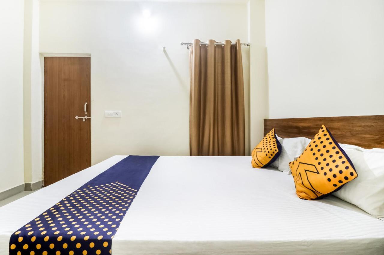 Oyo 40073 Yash Homestay Samarda Kaliāsot Exterior foto