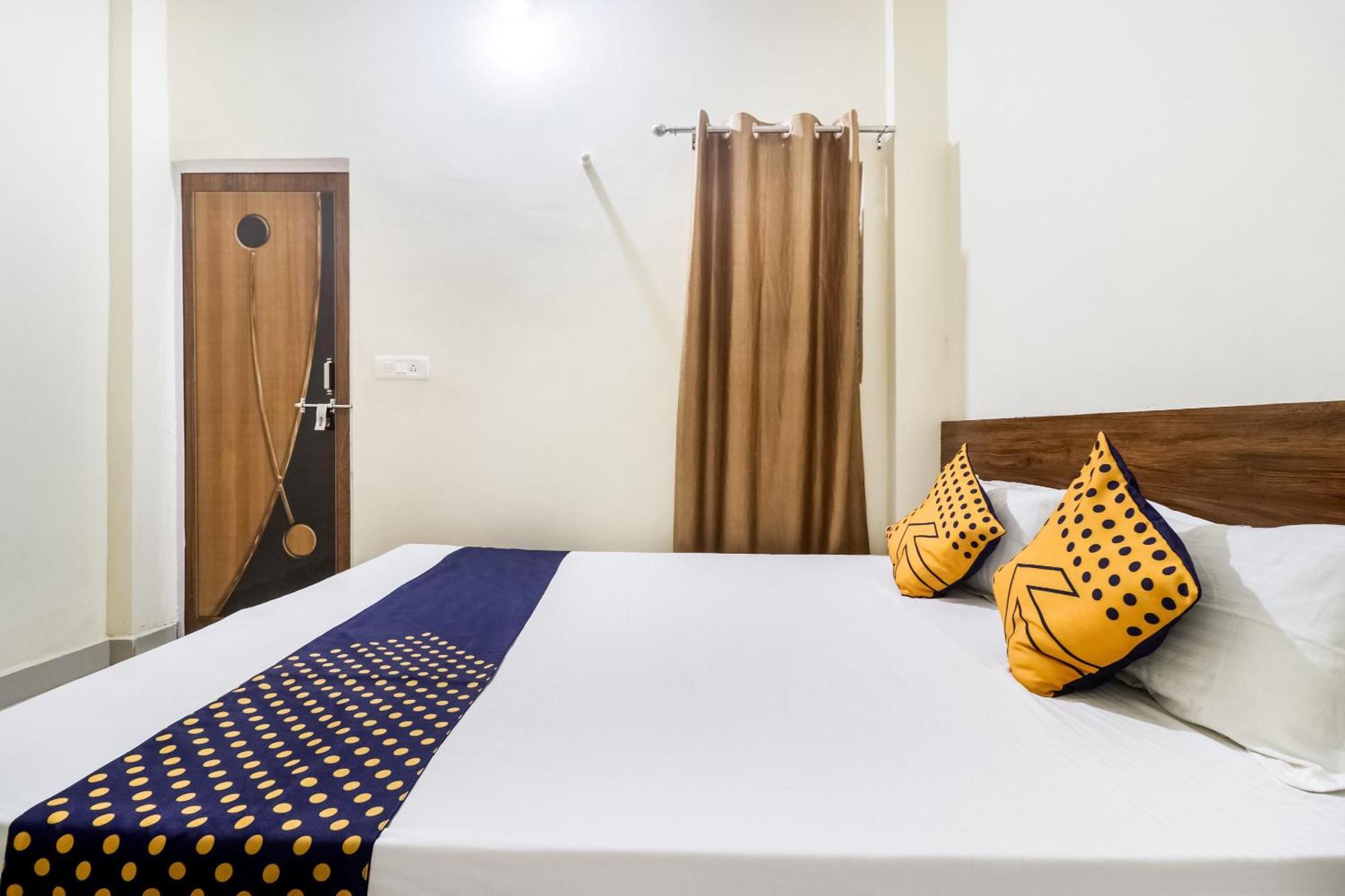 Oyo 40073 Yash Homestay Samarda Kaliāsot Exterior foto