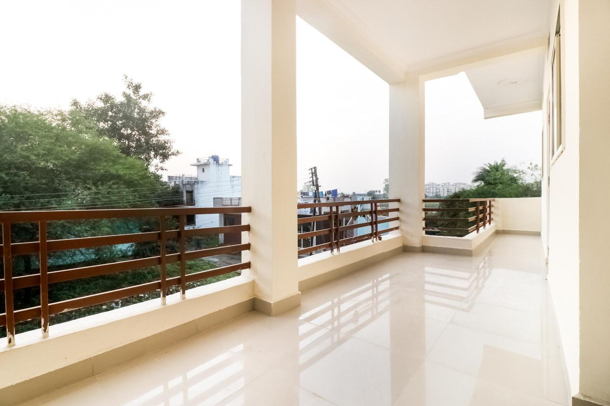 Oyo 40073 Yash Homestay Samarda Kaliāsot Exterior foto
